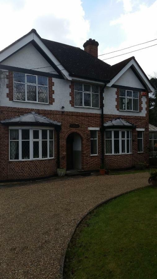 Oaklands Bed & Breakfast Uxbridge Exterior photo